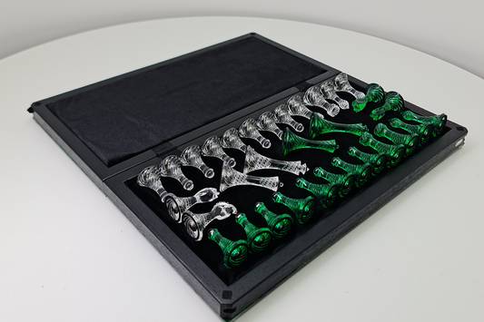 שחמט בלעדי: "ג'ייד אימפריאלי" — זכוכית מחוסמת ירוקה ושקופה, 50×50 ס"מ