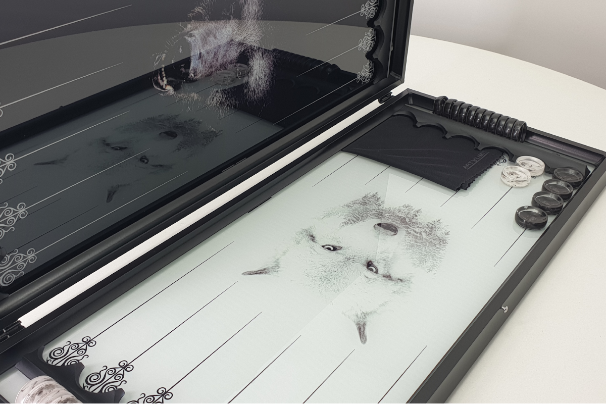 בלעדי: "דו קרב של טבע (זאב ודוב)" — גבקgammon מזכוכית מחוסמת