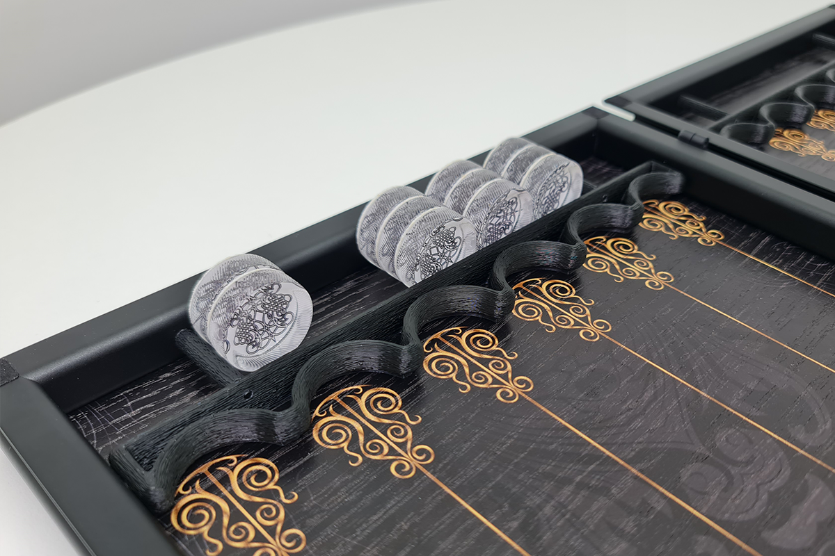 בלעדי: "קישוט מלכותי" — שש־בש עץ אלון