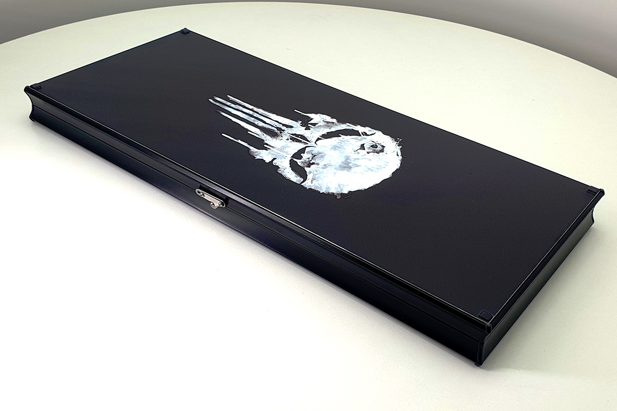 בלעדי: "המנקם" — זכוכית מחוסמת עבור גבקמן