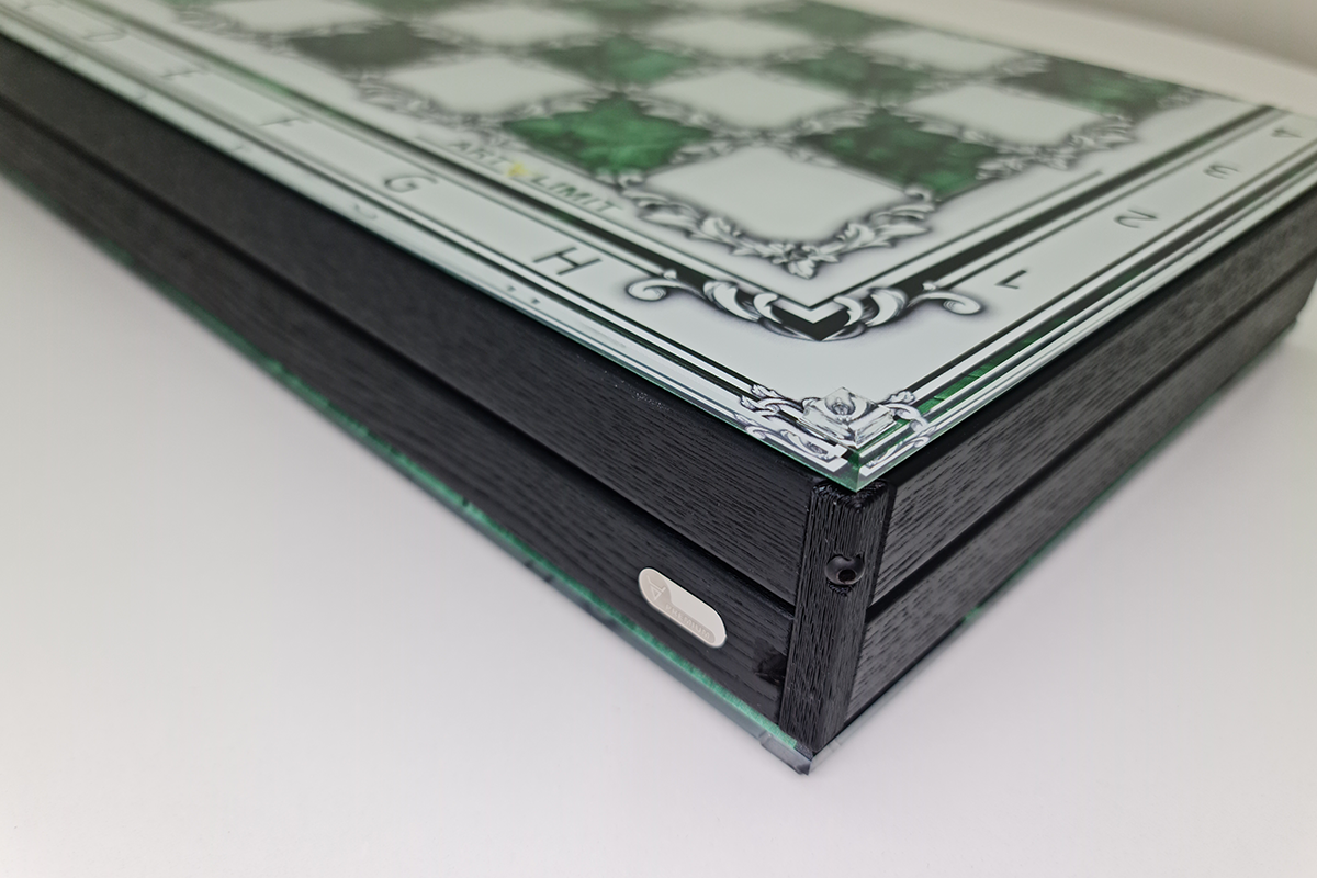 שחמט בלעדי: "ג'ייד אימפריאלי" — זכוכית מחוסמת ירוקה ושקופה, 50×50 ס"מ