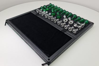 שחמט בלעדי: "ג'ייד אימפריאלי" — זכוכית מחוסמת ירוקה ושקופה, 50×50 ס"מ