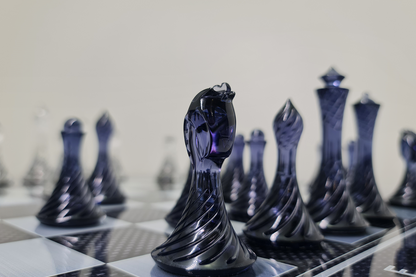 שחמט בלעדי: "אלגנטיות ספירלית" — זכוכית מחוסמת, 50×50 ס"מ