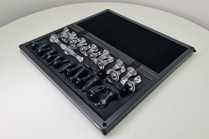 שחמט בלעדי: "אלגנטיות ספירלית" — זכוכית מחוסמת, 50×50 ס"מ