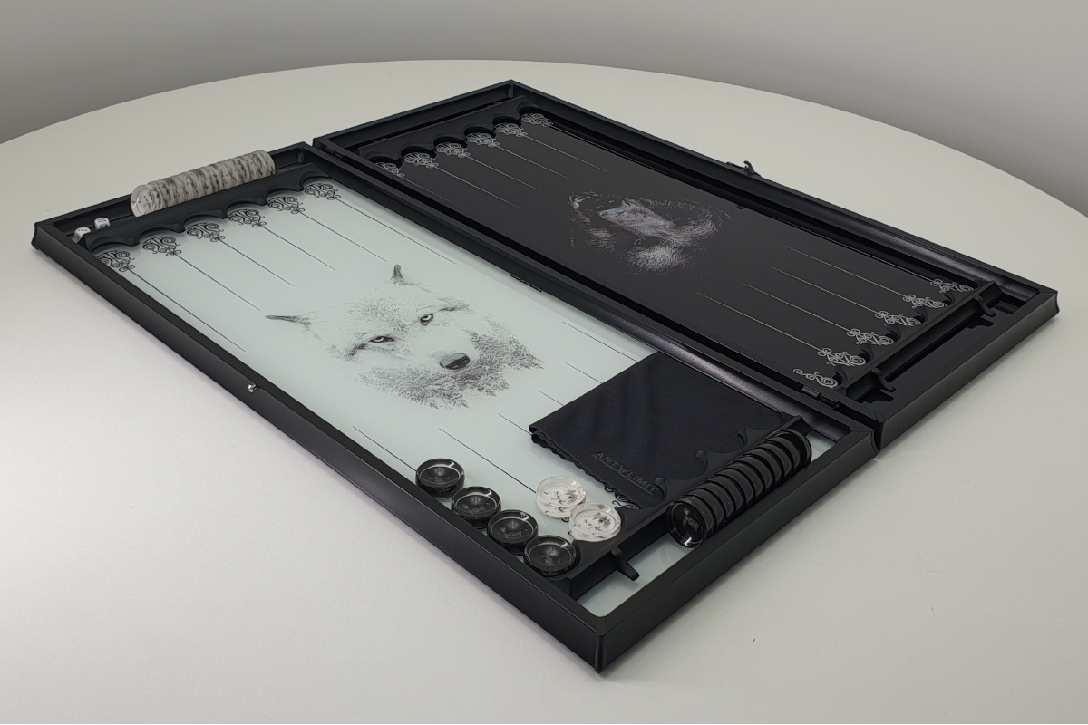 בלעדי: "דו קרב של טבע (זאב ודוב)" — גבקgammon מזכוכית מחוסמת