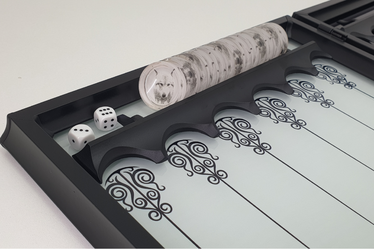 בלעדי: "דו קרב של טבע (זאב ודוב)" — גבקgammon מזכוכית מחוסמת