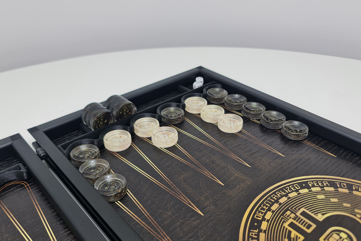 בלעדי: "מהדורת קריפטו" — טקסטורת אלון למשחק שש־בש