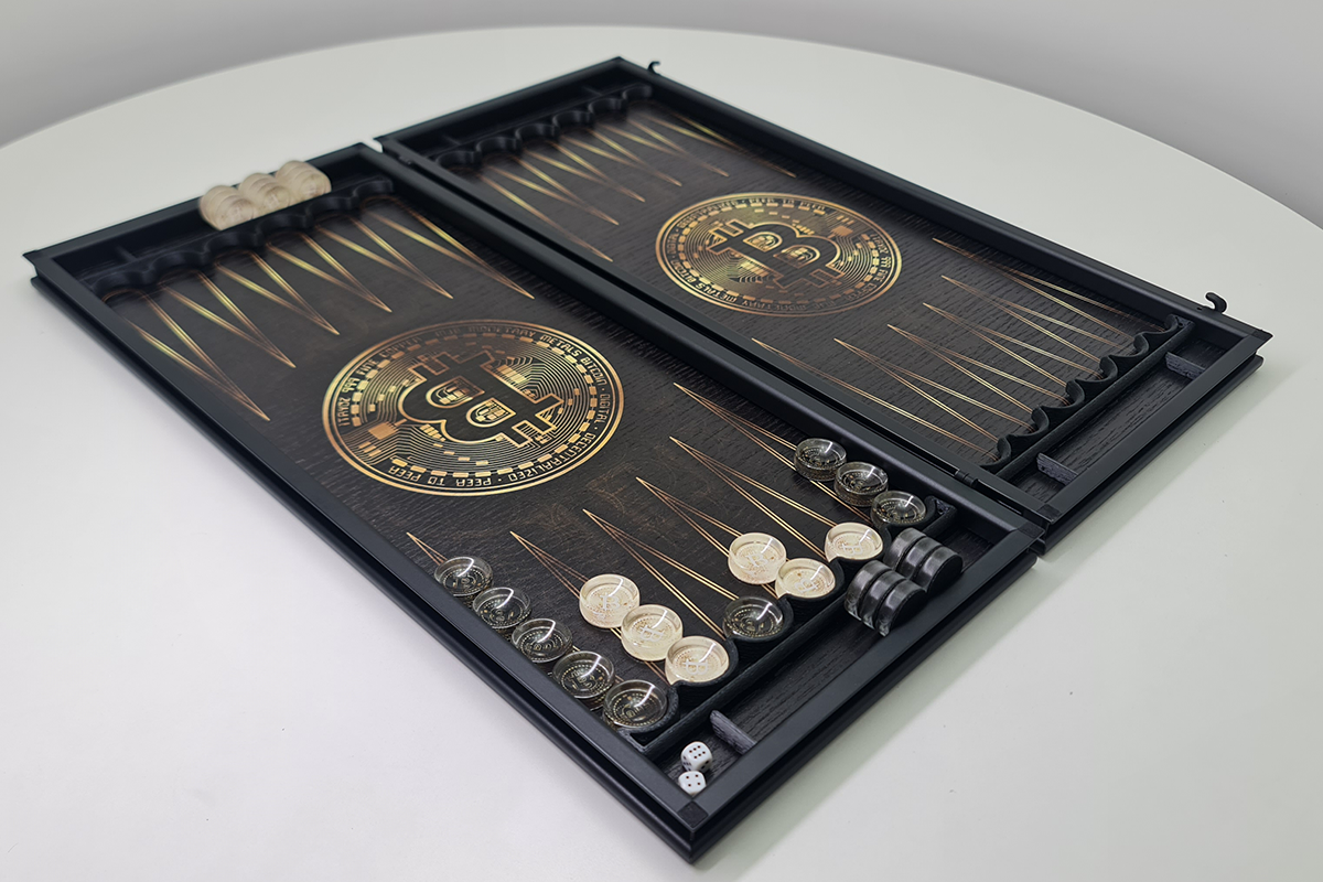 בלעדי: "מהדורת קריפטו" — טקסטורת אלון למשחק שש־בש