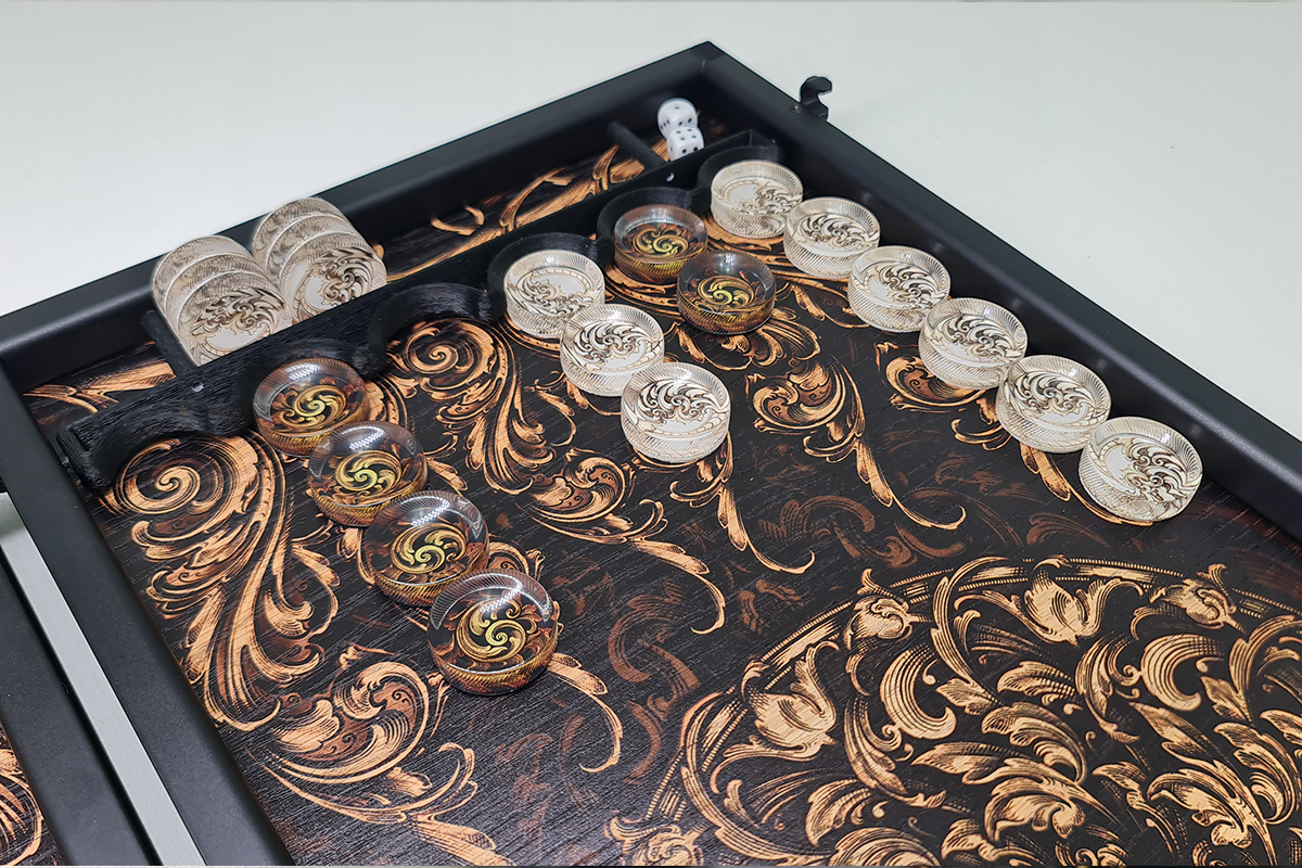 בלעדי: "אימפריאלי בארוק" — שש־בש עם ציפוי אלון