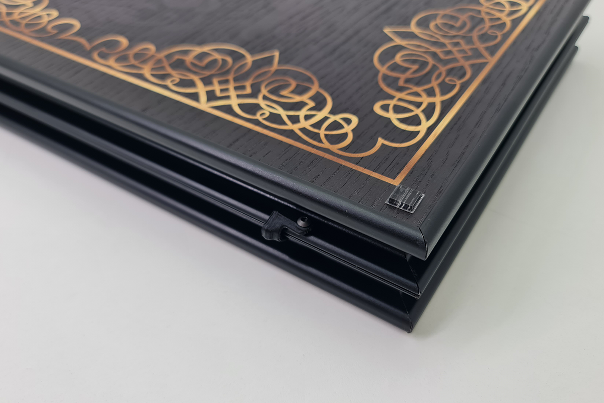 בלעדי: "קישוט מלכותי" — שש־בש עץ אלון