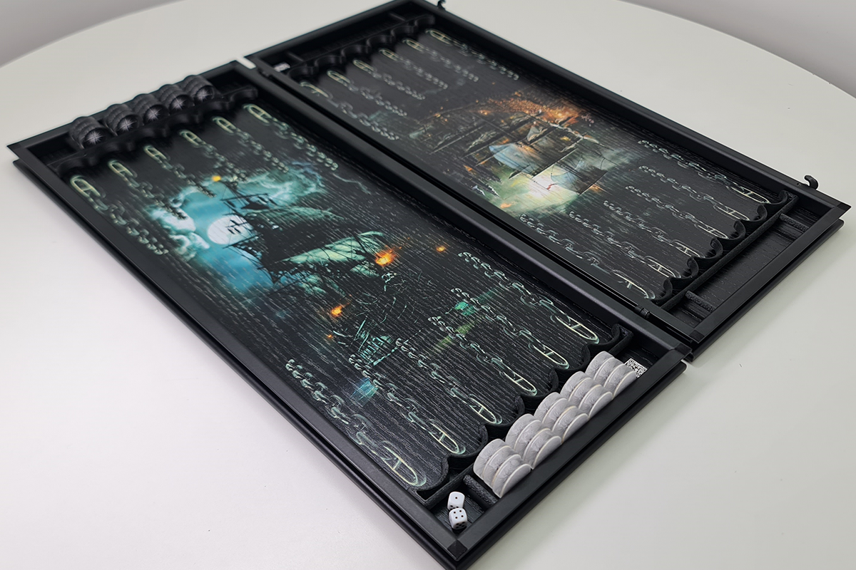 בלעדי: "ספינת פיראטים" — שש־בש עם ציפוי אלון